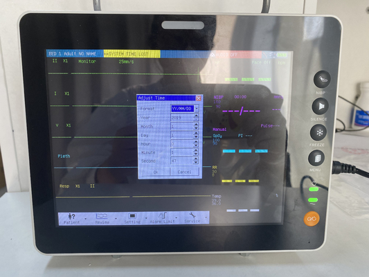 เครื่องตรวจสอบหลายปารามิเตอร์ เครื่องตรวจสอบ ECG การผ่าตัดสําหรับโรงพยาบาล