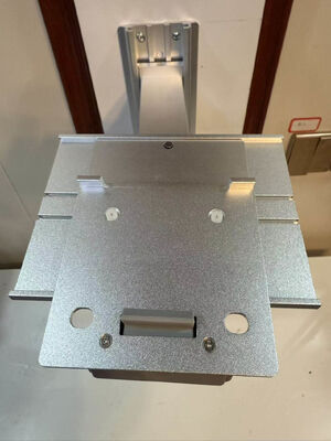 ความสูงปรับปรับโลหะ Wall Bracket สําหรับโรงพยาบาล ward ผู้ป่วยติดตั้งจอ